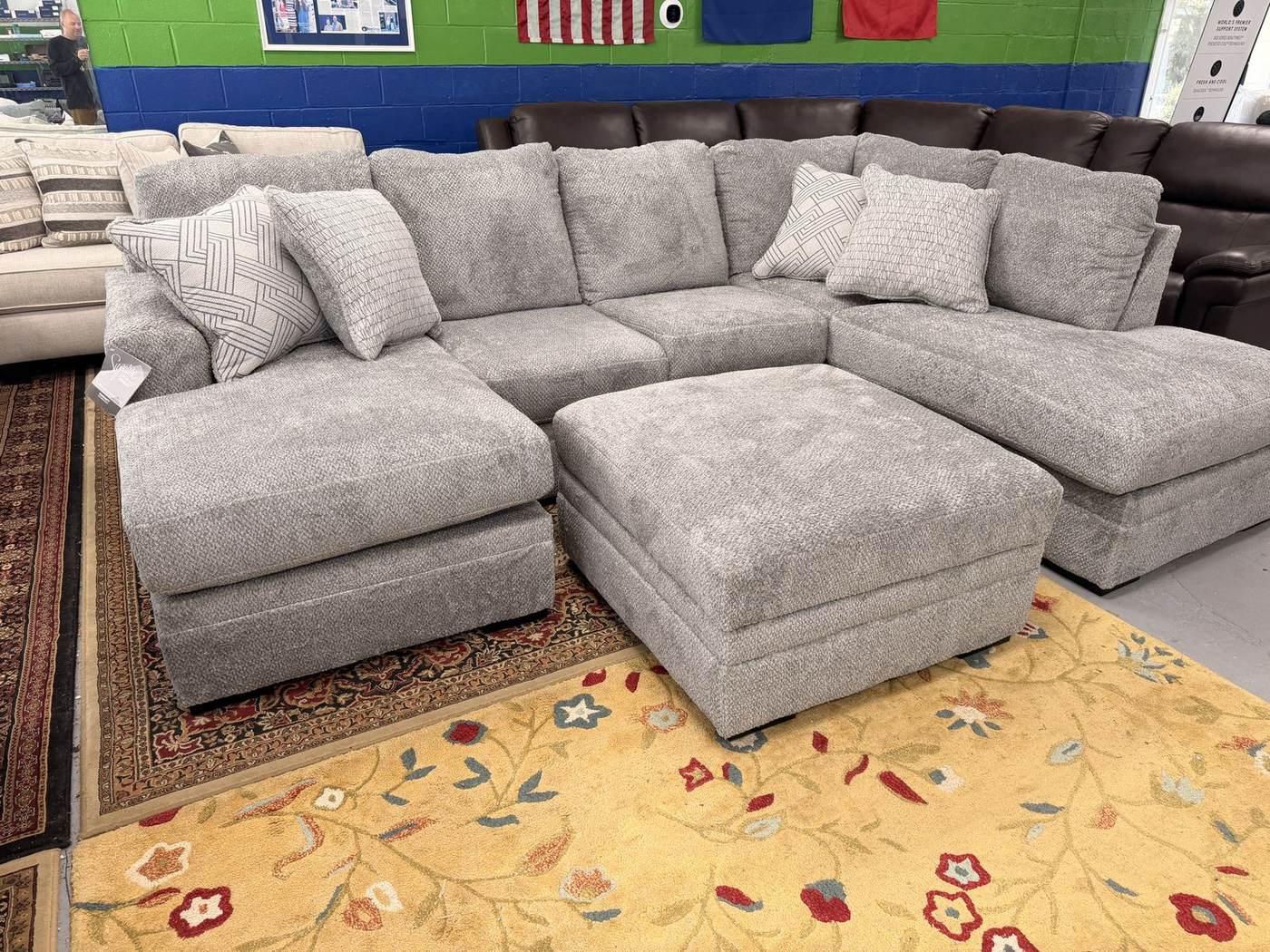 Sofas & sectionals