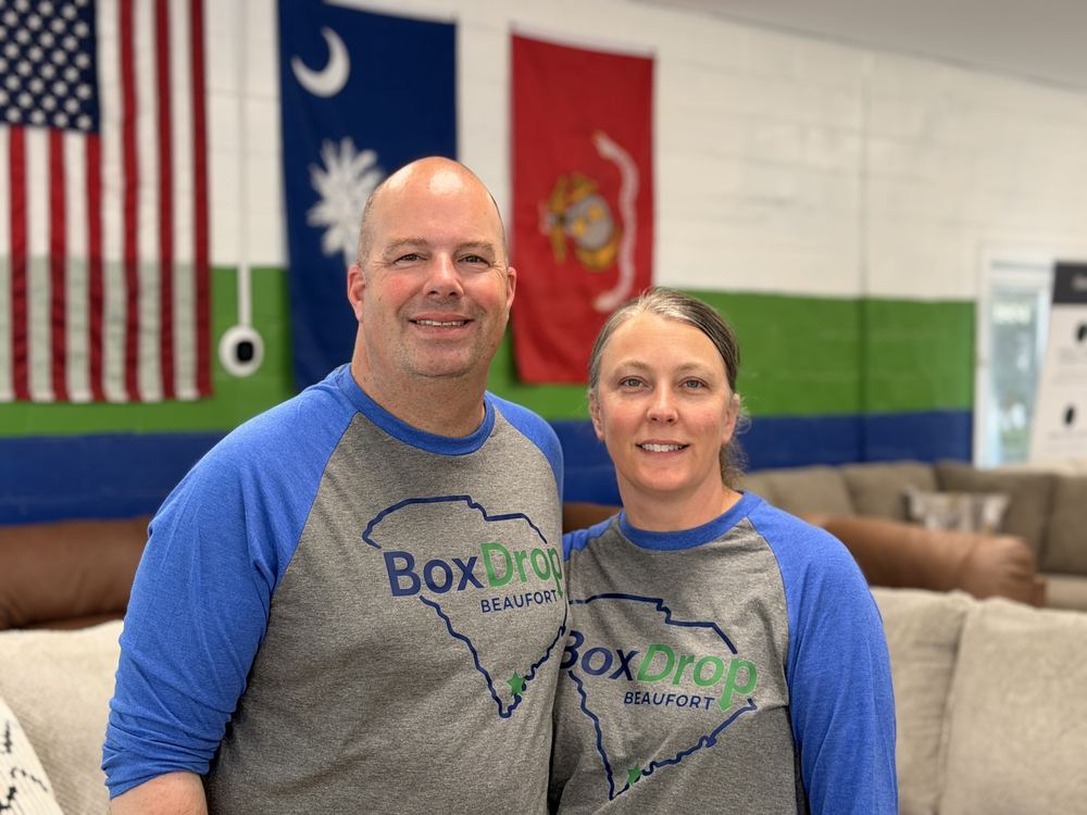 Sam y Ashley, dueños de BoxDrop Beaufort